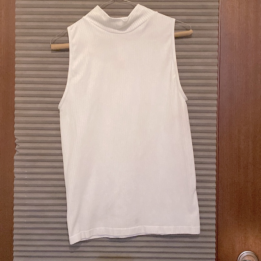 Casual sleeveless shirt!  Make it yours!